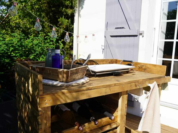 Desserte plancha en bois avec étagères et rangements
