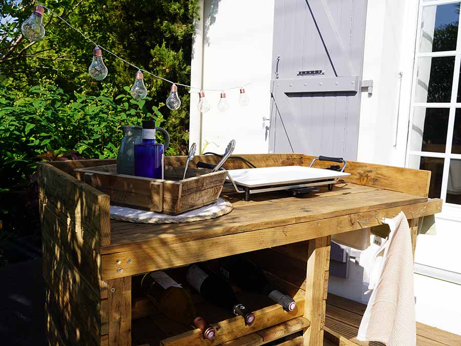 Desserte plancha en bois avec étagères et rangements